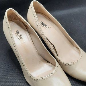 Mossimo Beige Heels with a designer border. Size 6M